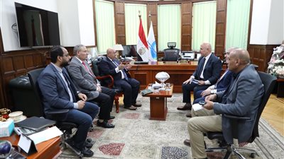رئيس القابضة للمياه يناقش استراتيجية تحسين الخدمات المقدمة للمواطنين