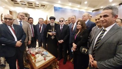 رئيس الوفد يزور الكاتدرائية لتهنئة البابا تواضروس بمناسبة عيد القيامة