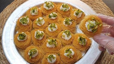 طريقة عمل كنافة عش البلبل بالكريمة والفستق 