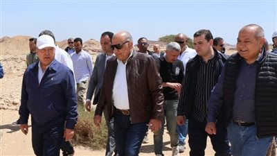 وزيرا النقل والكهرباء يتفقدان جبل الجلالة لإقامة مشروعات طاقة الرياح