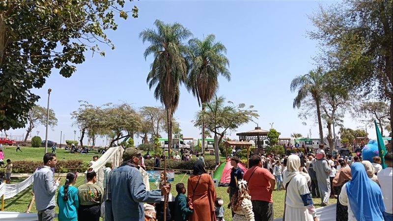 اقبال كبير علي حدائق