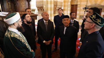 رئيس جمهورية تتارستان يزور قبر الشيخ موسى جار الله بالقاهرة