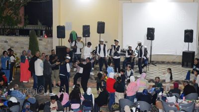 كامل العدد في شم النسيم، إقبال غير مسبوق على نوادي بورسعيد المطلة على القناة (صور) 