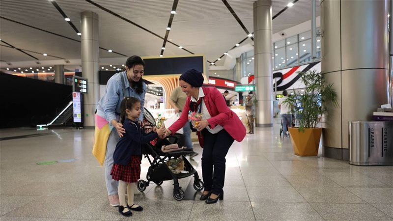 أجواء احتفالية بمطار