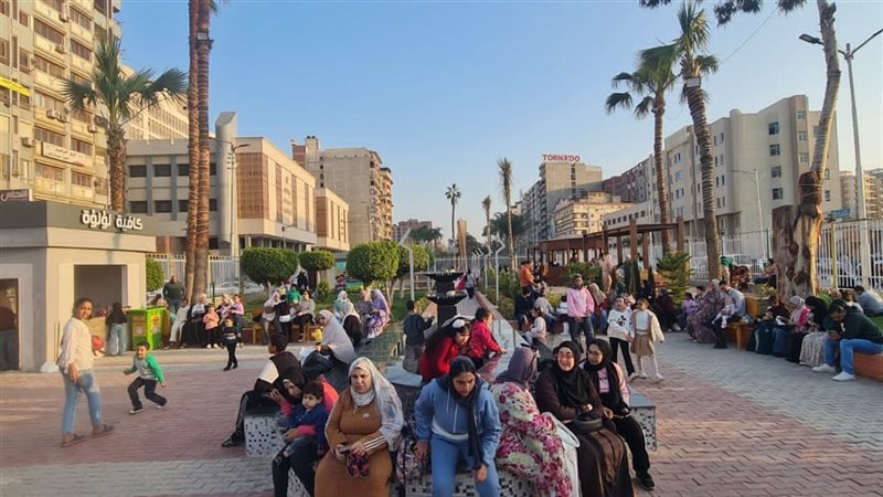 إقبال وزحام بحدائق