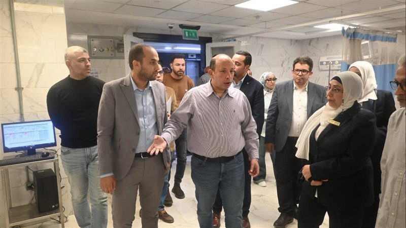عميد قصر العيني يتفقد