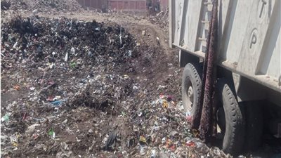 محافظ الشرقية يوجه برفع تراكمات القمامة بمنطقة مضرب الأرز بفاقوس