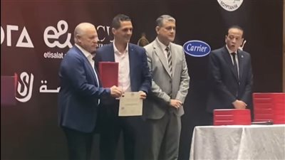 أبو ريدة وأوسكار يسلّمان محمود وفا الشارة الدولية في أول ظهور بعد أزمة الأهلي وسيراميكا