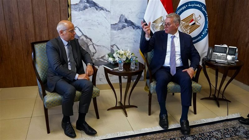 وزير البترول اثناء