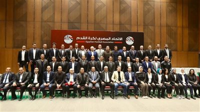 أبوريدة يسلم الشارة الدولية للحكام (صور)