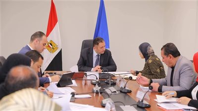 محافظ دمياط يتابع استعدادات إطلاق التأمين الصحي الشامل بالمحافظة