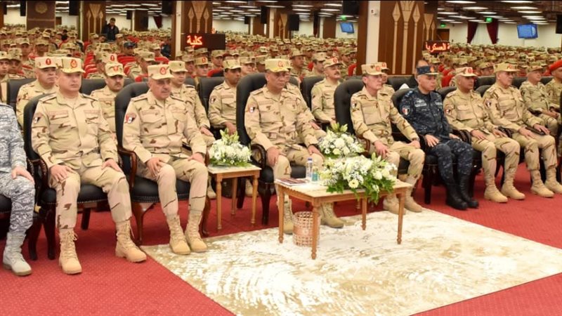 وزير الدفاع خلال