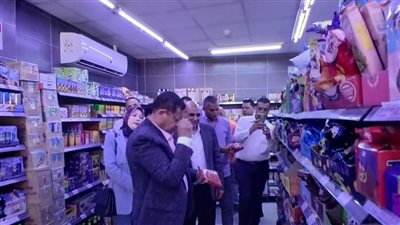 سكرتير عام مساعد الفيوم يشن حملة على المحال التجارية بطامية للتأكد من توافر السلع