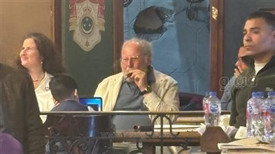 الأمير أحمد فؤاد يزور قهوة فاروق بالإسكندرية (صور)