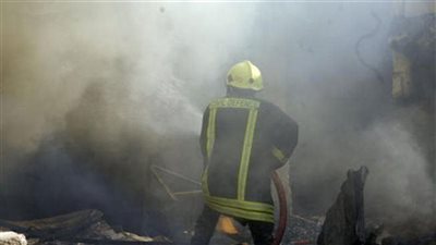 إخماد حريق بجراج سيارات نقل ثقيل في العبور دون إصابات