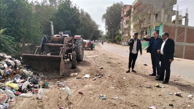 القمامة علي مداخل