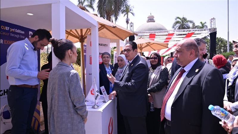 جولة رئيس جامعة القاهرة