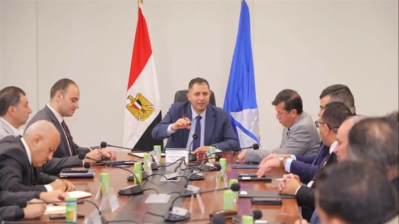 محافظ دمياط يجتمع
