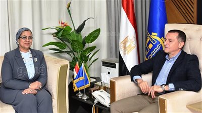 محافظ أسوان يستقبل وفد المجلس القومي للمرأة (صور)