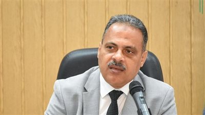 محافظ الشرقية يُصدر قرارات تأديبية لـ 136 من العاملين المقصرين 