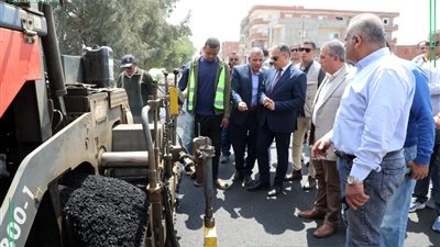 محافظ الشرقية يتفقد توسعة طريق بحر مشتول 