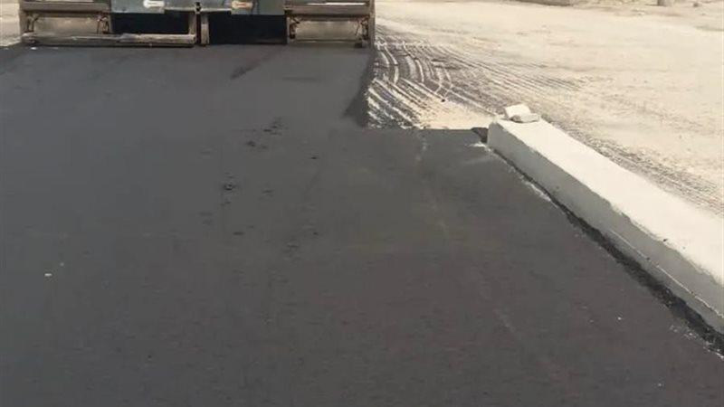 جانب مع أعمال الرصف