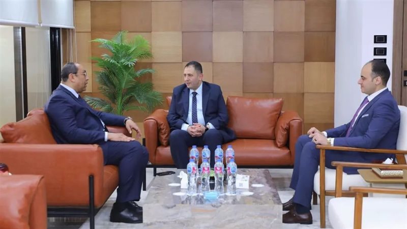 محافظ دمياط يناقش