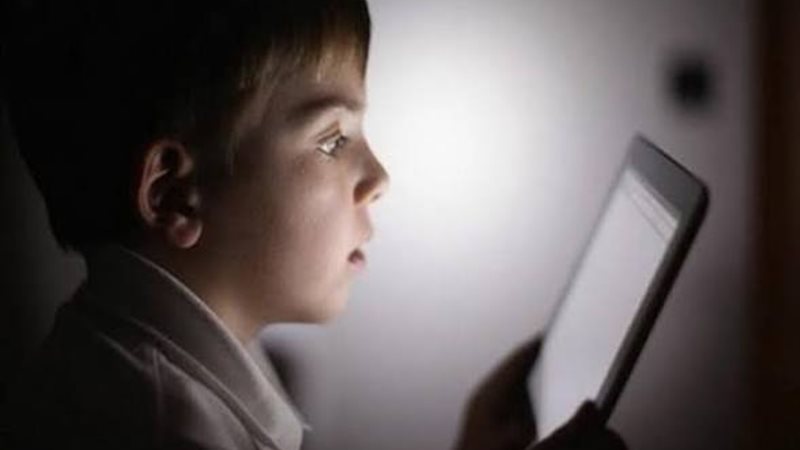 استخدام الأطفال للهواتف،