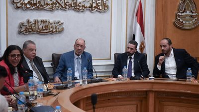 تفاصيل اجتماع شعبة المستلزمات الطبية وهيئة الشراء الموحد