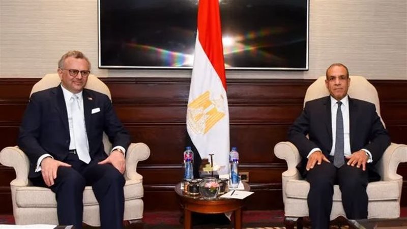 وزير الخارجية وكبير