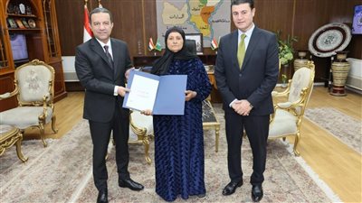 محافظ المنوفية يسلم عددا جديدا من عقود تقنين أراضي أملاك الدولة