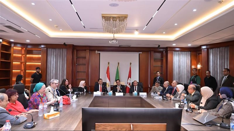 اجتماع رئيس جامعة