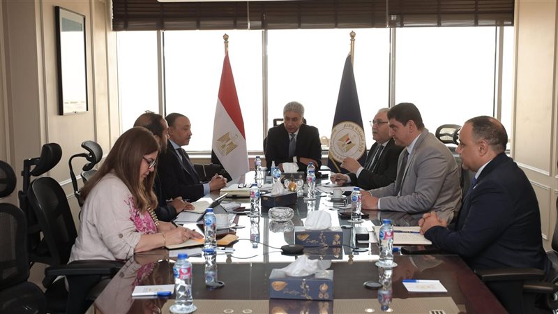 اجتماع وزير السياحة