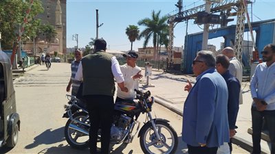 محافظ الدقهلية يضبط أول موتوسيكل مخالف لقرار حظر الضوضاء 