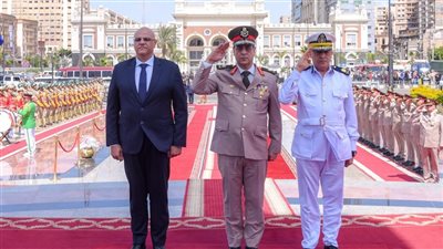 محافظ الإسكندرية يضع أكليل زهور على النصب التذكاري للشهداء بمناسبة عيد تحرير سيناء