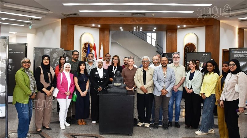 محافظ أسوان وشباب