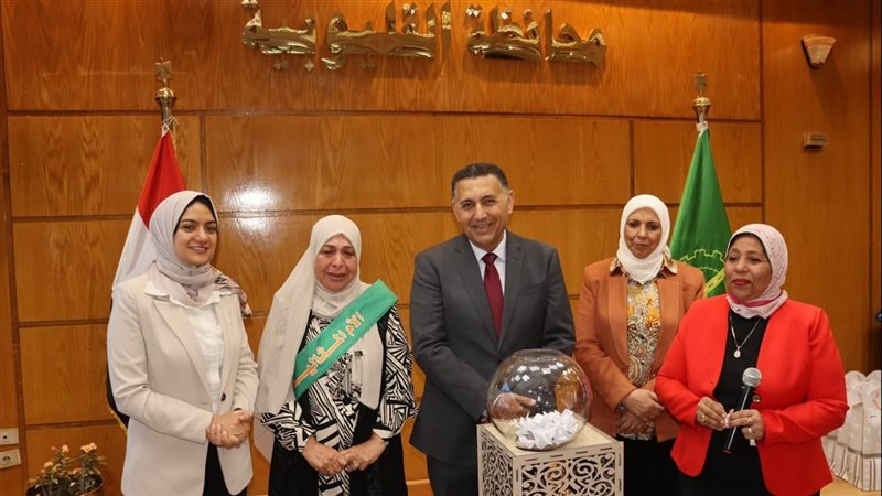 محافظ القليوبية خلال