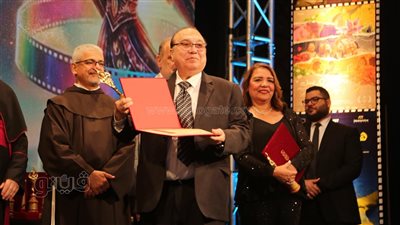  بقالي 5 سنين مش شغال، رسالة مؤثرة لمجدي صابر خلال تكريمه من الكاثوليكي (فيديو)