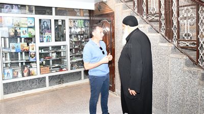 محافظ أسوان يزور كنيسة العذراء مريم والملاك ميخائيل بدراو