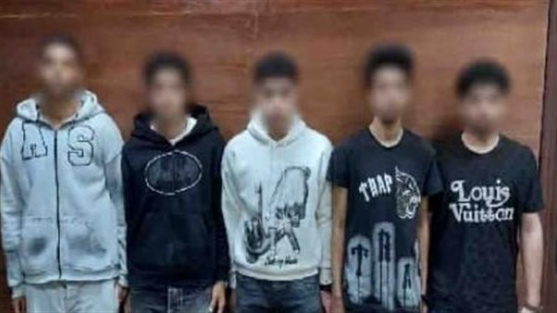 القبض على 5 طلاب