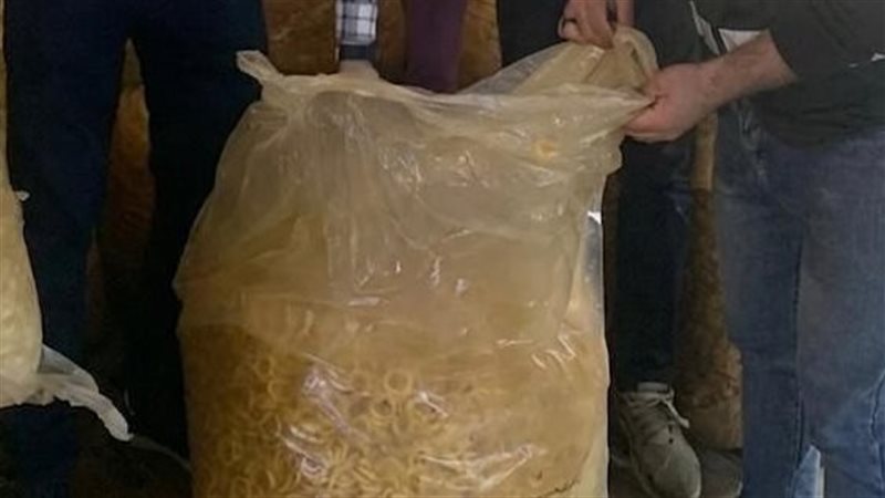 ضبط مصنع سناكس غير