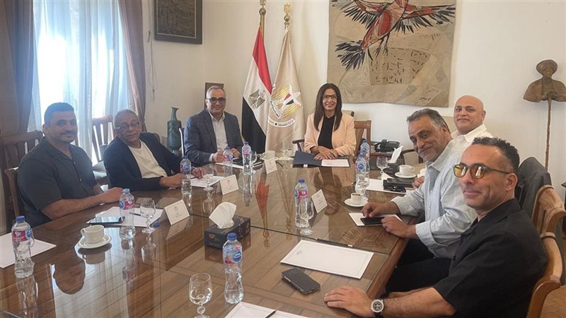 وزيرة الثقافة تبحث