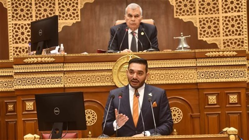 مناقشة تطوير مراكز