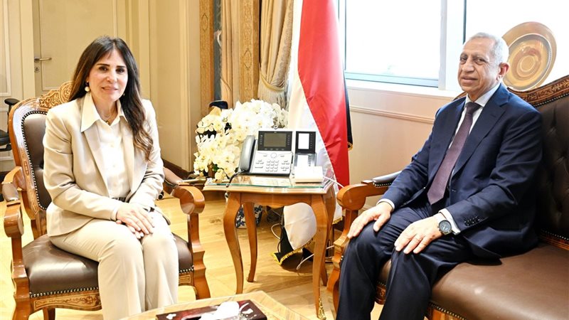 وزيرة الإسكان 
