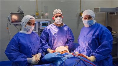 فريق طبي بمستشفى شربين المركزي ينجح في إعادة بناء وجه مصاب في 9 ساعات