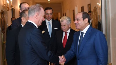 تفاصيل لقاء السيسي ومساعد بوتين.. الرئيس يثمن الزخم المتنامي في التبادل التجاري والمشروعات المشتركة.. وبحث أوجه التعاون الممكنة بمجال الملاحة البحرية