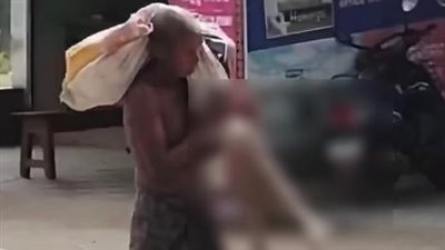 فيديو صادم، رجل يحفر قبر شقيقته المتوفاة ويحمل هيكلها العظمي إلى البنك ليأخذ أموالها