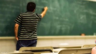 صرخة أصحاب الخبرة خلف السبورة، معلمو الحصة فوق سن 45 يطالبون بالتعيين