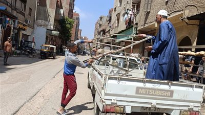 حملات مكثفة لرفع الإشغالات على مدار الساعة بالمنوفية (صور)