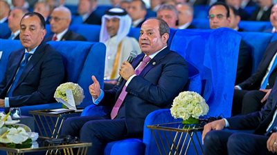 صناع الحاضر وبناة المستقبل، السيسي يشاهد فيلما تسجيليا في حفل عيد العمال